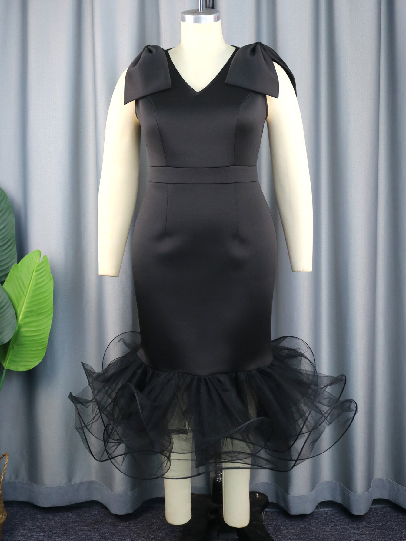 Sexy Sleeveless Plus Sizes Black Party Dresses