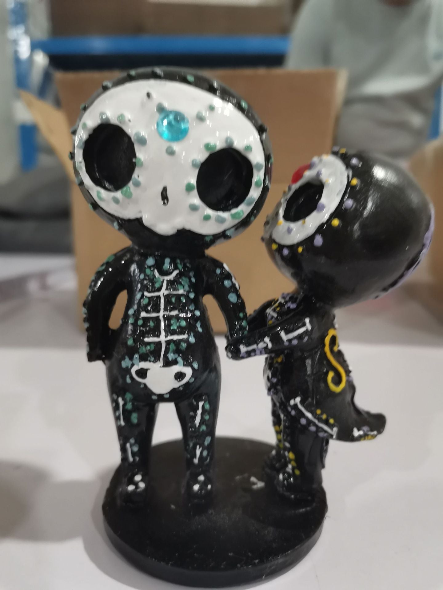 Popular Handmade Painted Resin Crafts Candy Skull Couple Statue