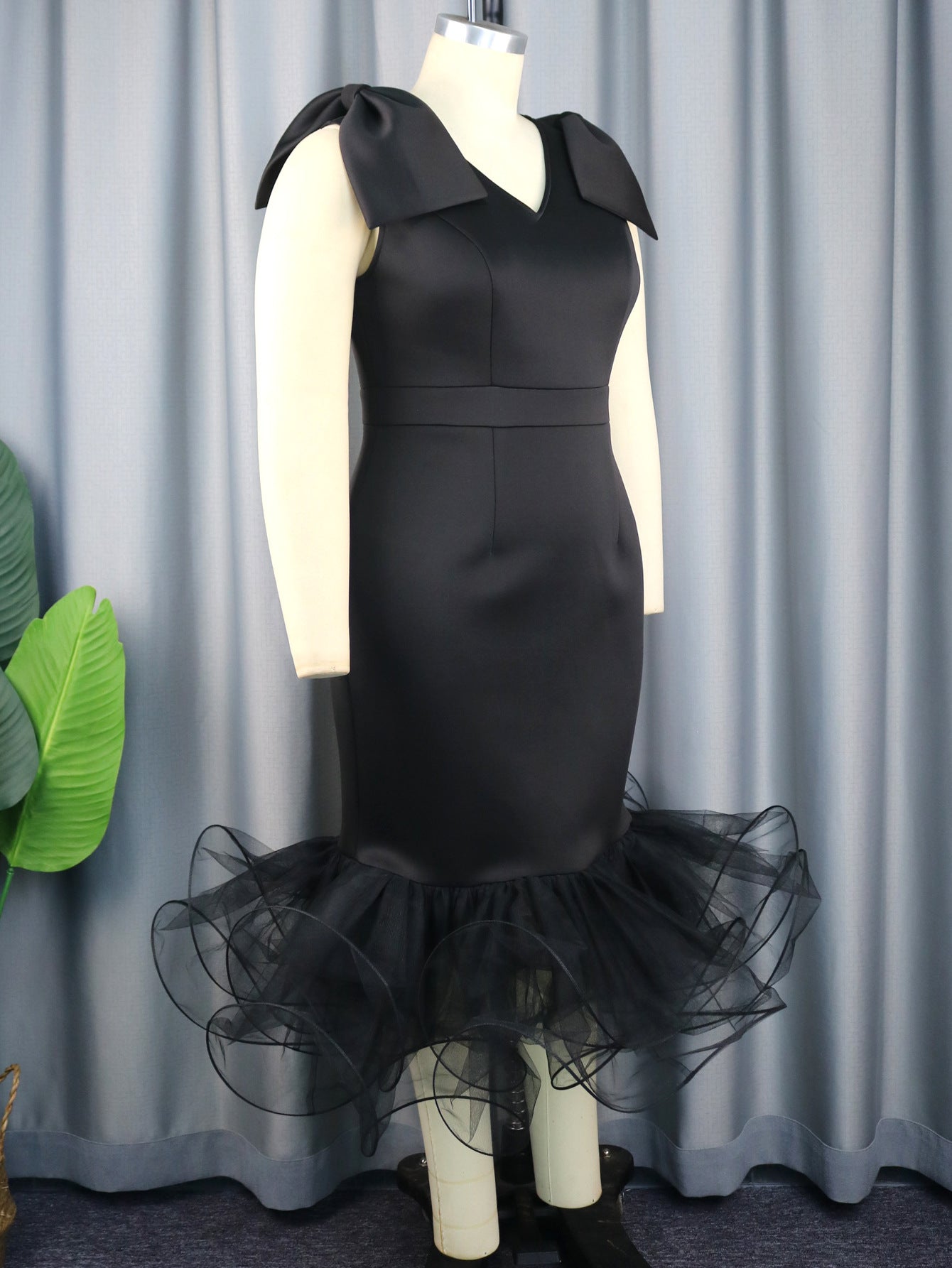 Sexy Sleeveless Plus Sizes Black Party Dresses