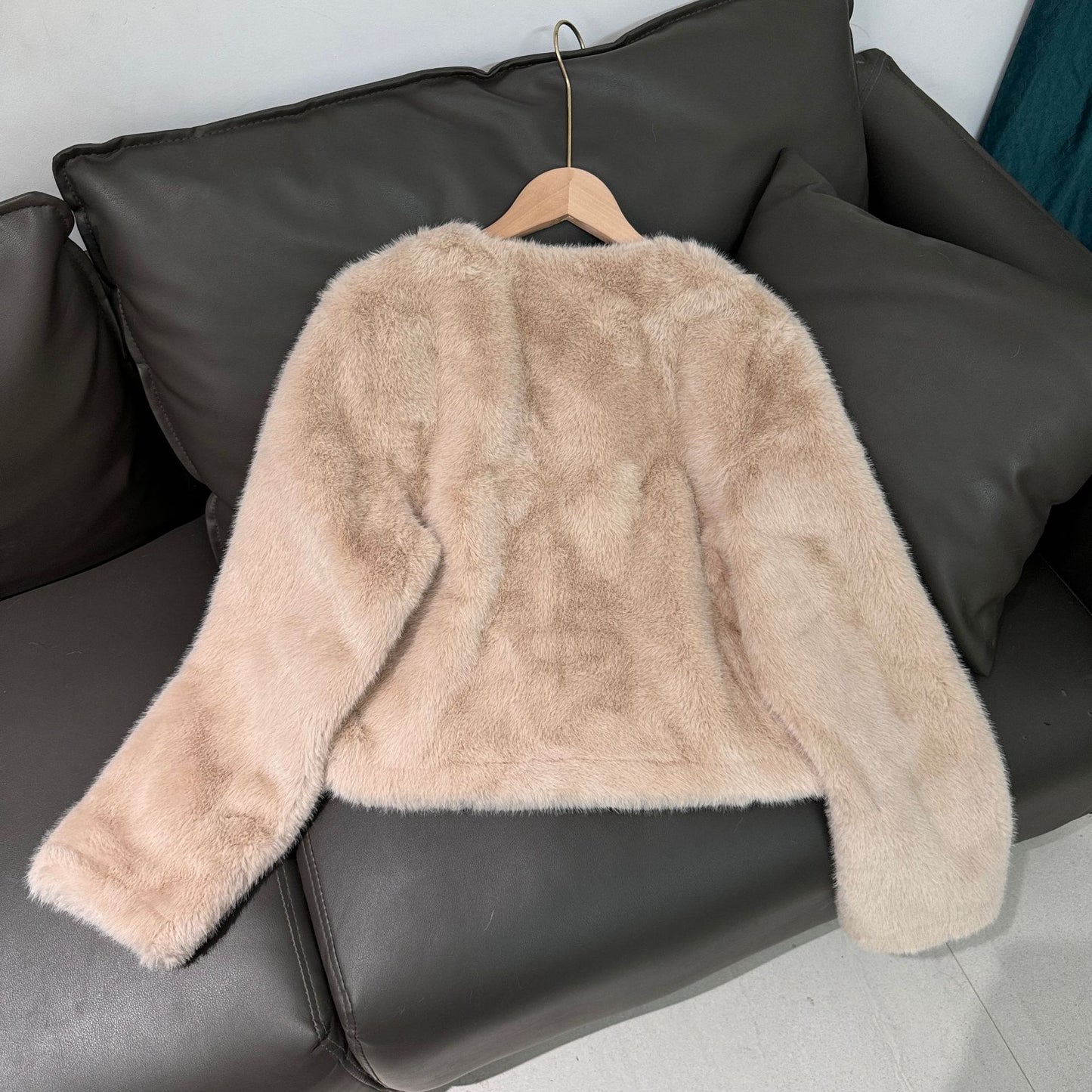 Fashion V Neck Faux Fur Short Coats