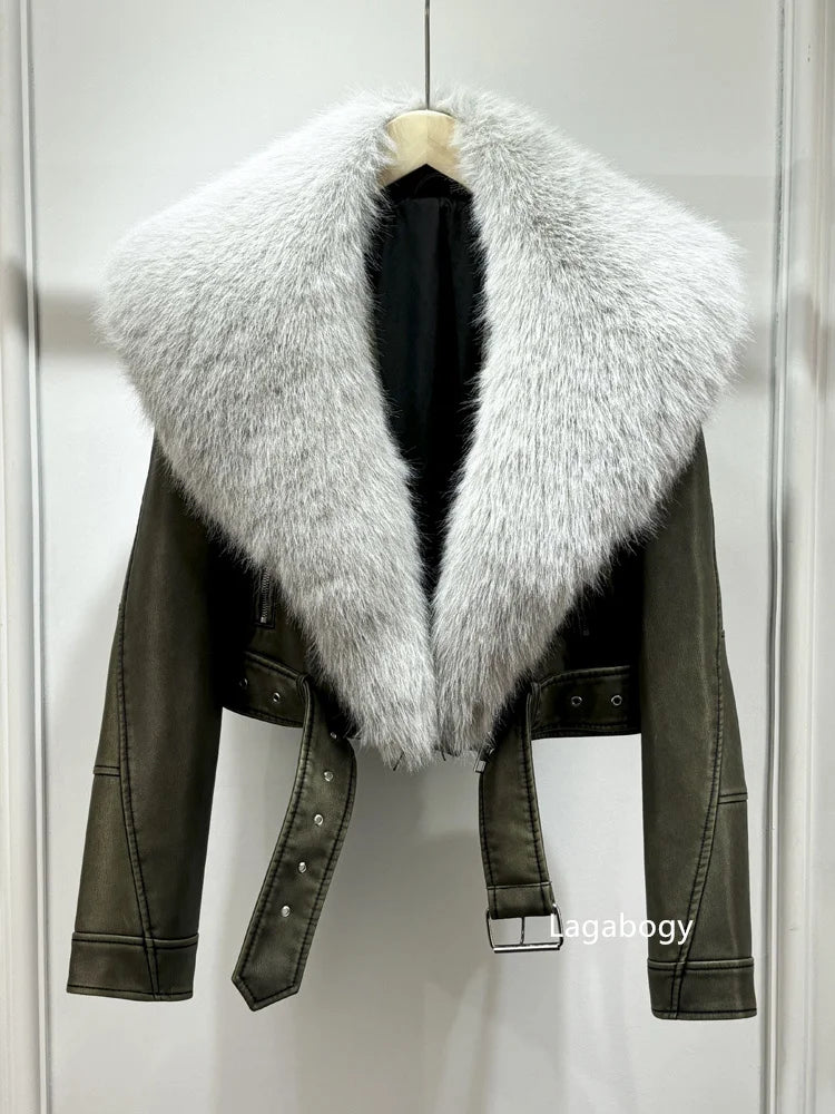 Fashion Faux Fur Collar Short Winter Warm Coat with Pockets