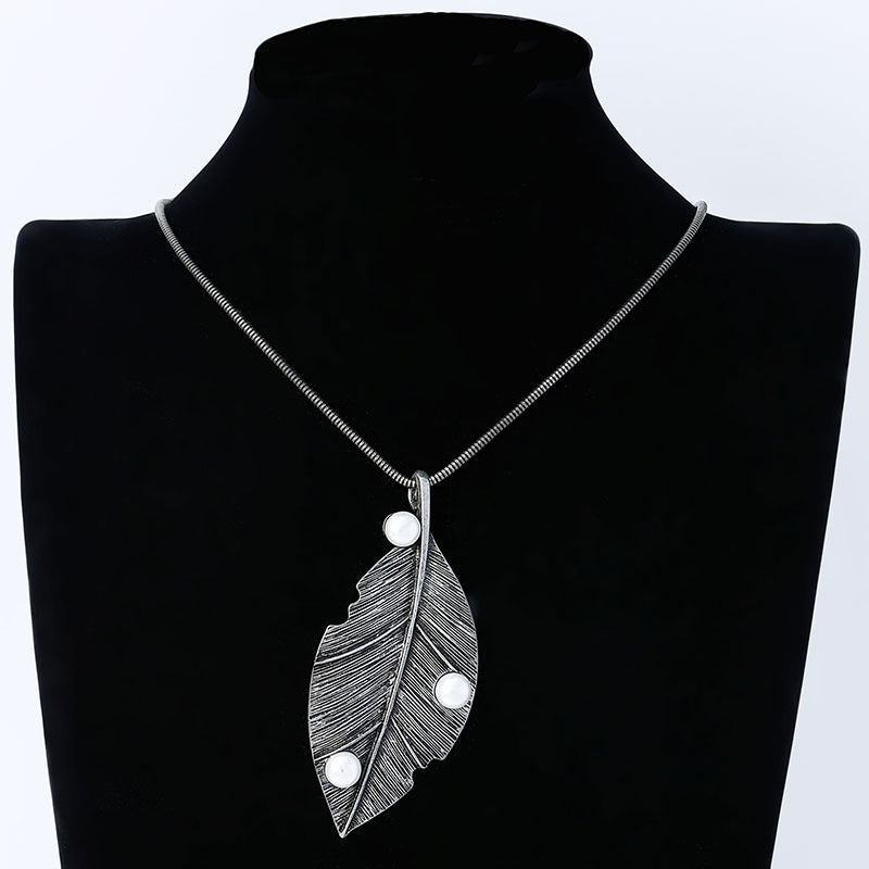 Women Leaf Design Pearl Long Sweater Chains